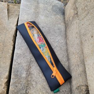 Mini estuche, guarda maquillaje bolso, o guarda lapiceros.