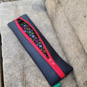 Mini estuche, guarda maquillaje bolso, o guarda lapiceros.